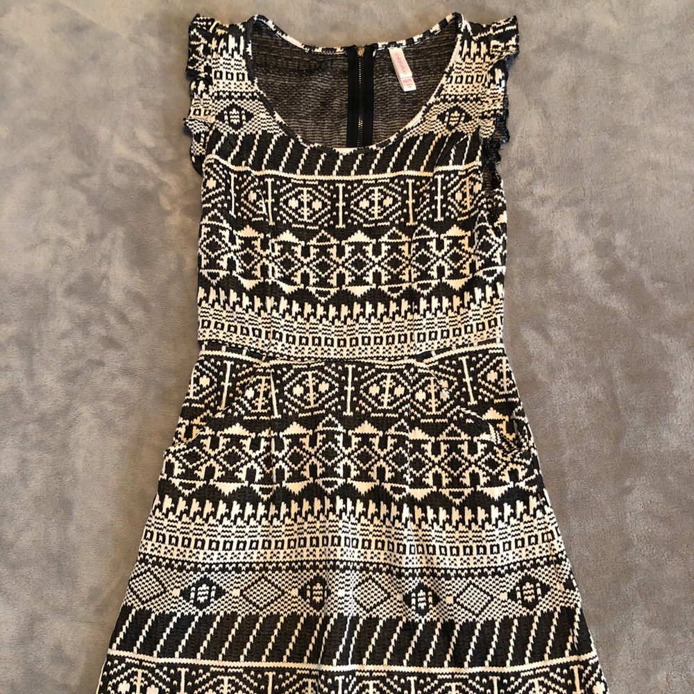 Patterned black and white dress